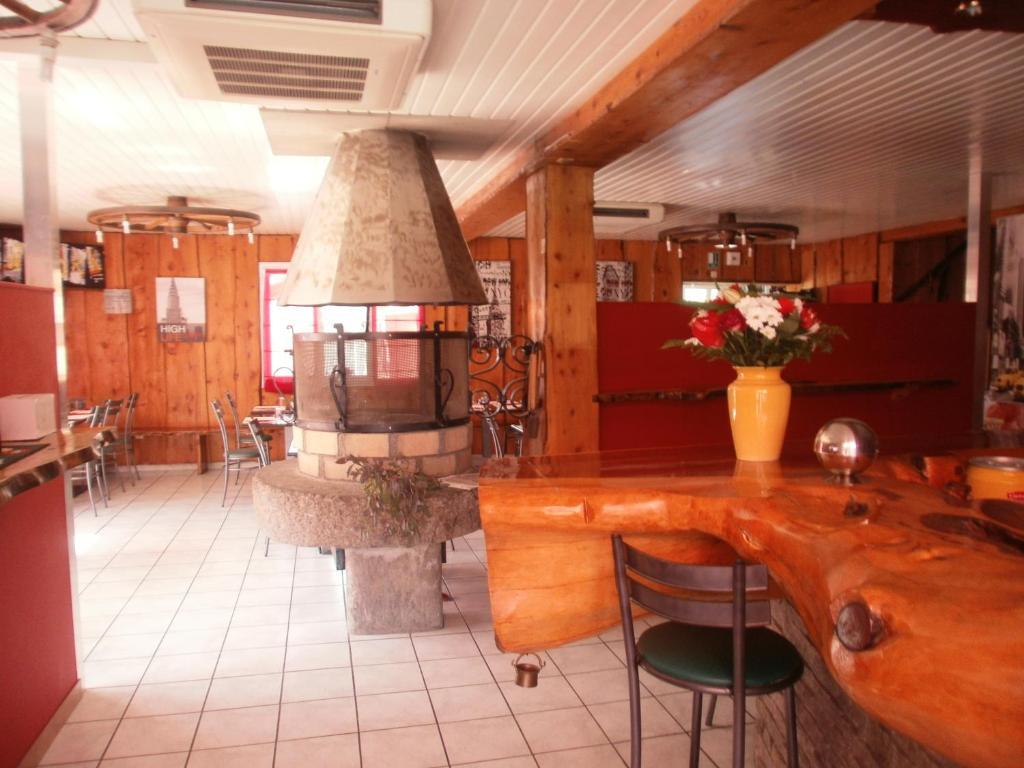 Hotel Restaurant Lancheton Saint-Julien-Mont-Denis Экстерьер фото