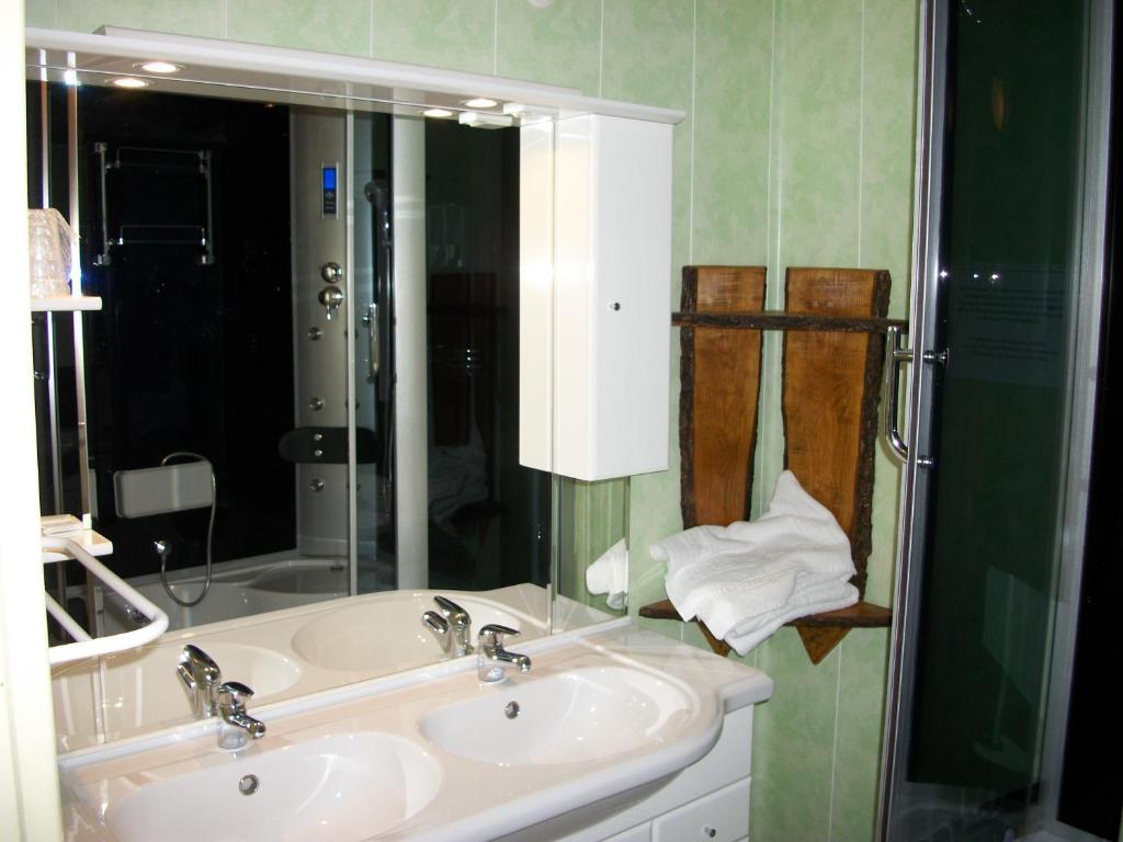 Hotel Restaurant Lancheton Saint-Julien-Mont-Denis Номер фото